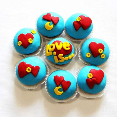 Капкейки "Love is..." купить - шахты.сладкоежкин.рф